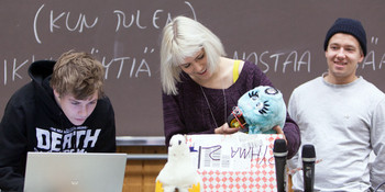 First-year students present their manual skills in the final seminar of the Electronics workshop course